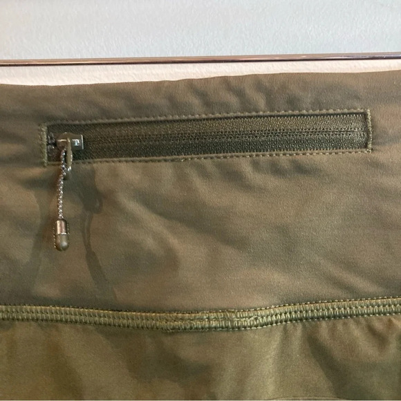 LULULEMON Sz 4 Speed  Up Shorts 2.5” Inseam Dark Olive Back Card Pocket Shorts - Picture 6 of 9